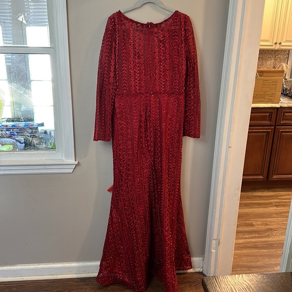 NWT Mac Duggal Embroidered Long Sleeve Red Trumpet Gown 20271 - Picture 9 of 11